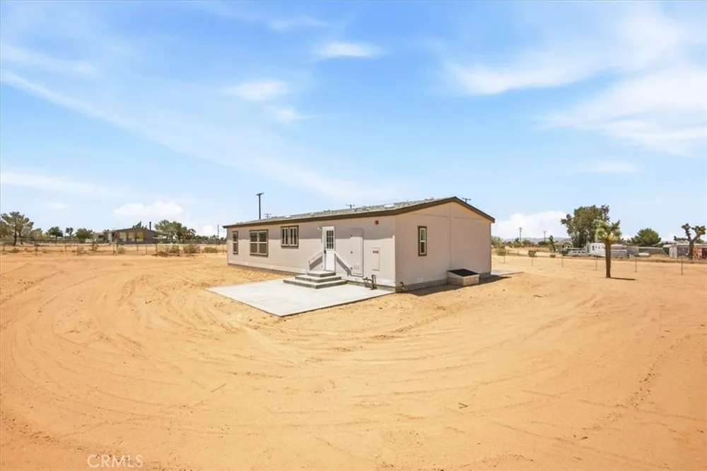 7625 Luna Road Phelan, CA 92371