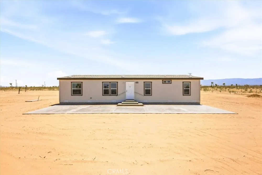 7625 Luna Road Phelan, CA 92371