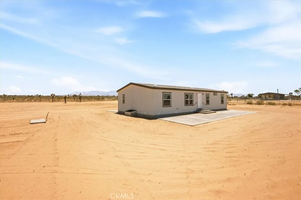 7625 Luna Road Phelan, CA 92371