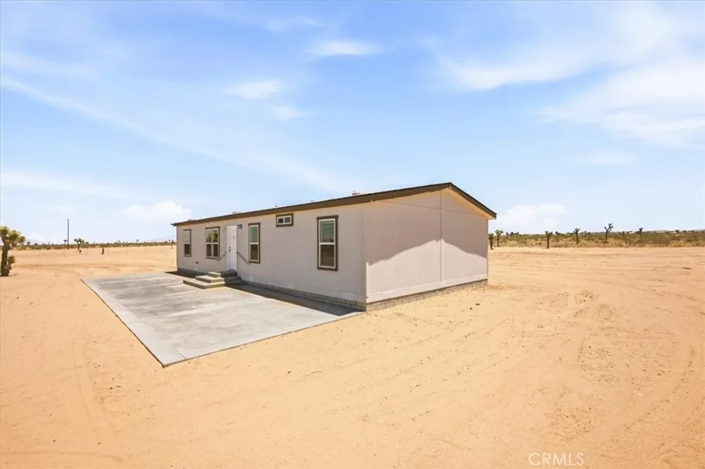 7625 Luna Road Phelan, CA 92371