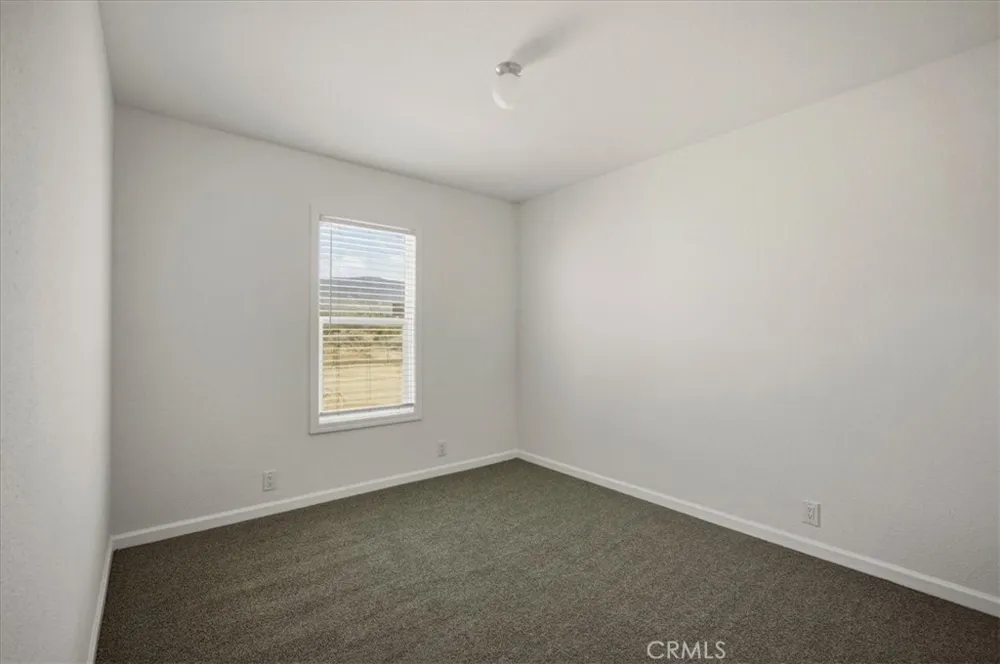 7625 Luna Road Phelan, CA 92371