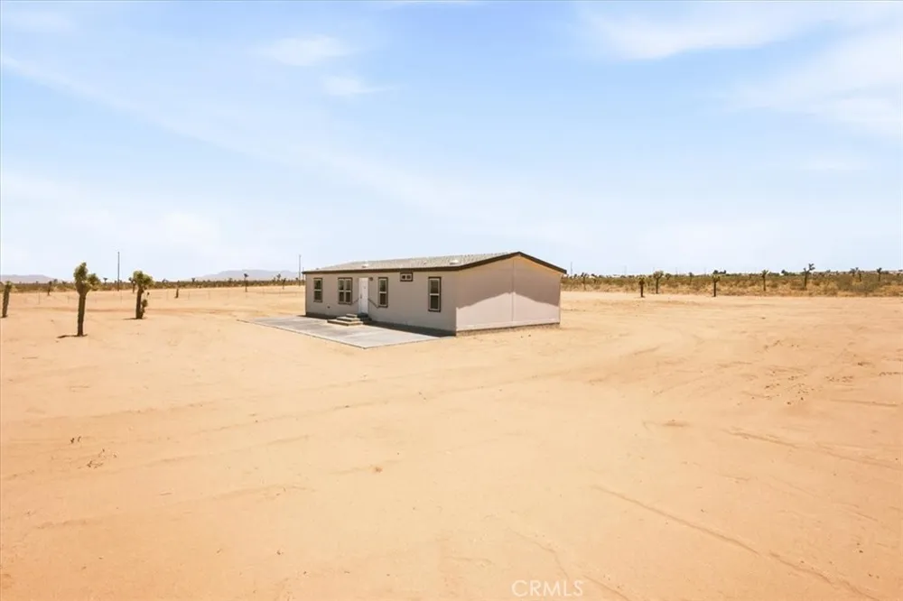 7625 Luna Road Phelan, CA 92371