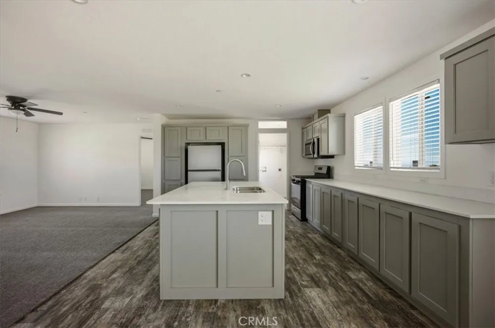 7625 Luna Road Phelan, CA 92371