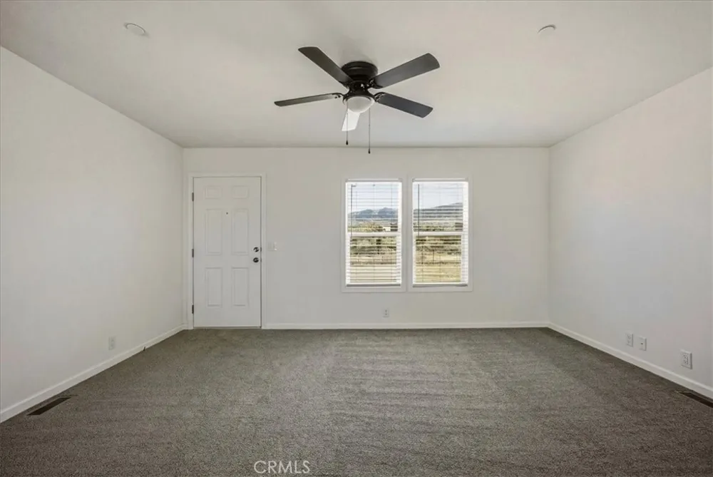 7625 Luna Road Phelan, CA 92371