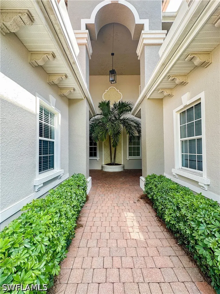 Lemuria Circle #1802 Naples, FL 34109