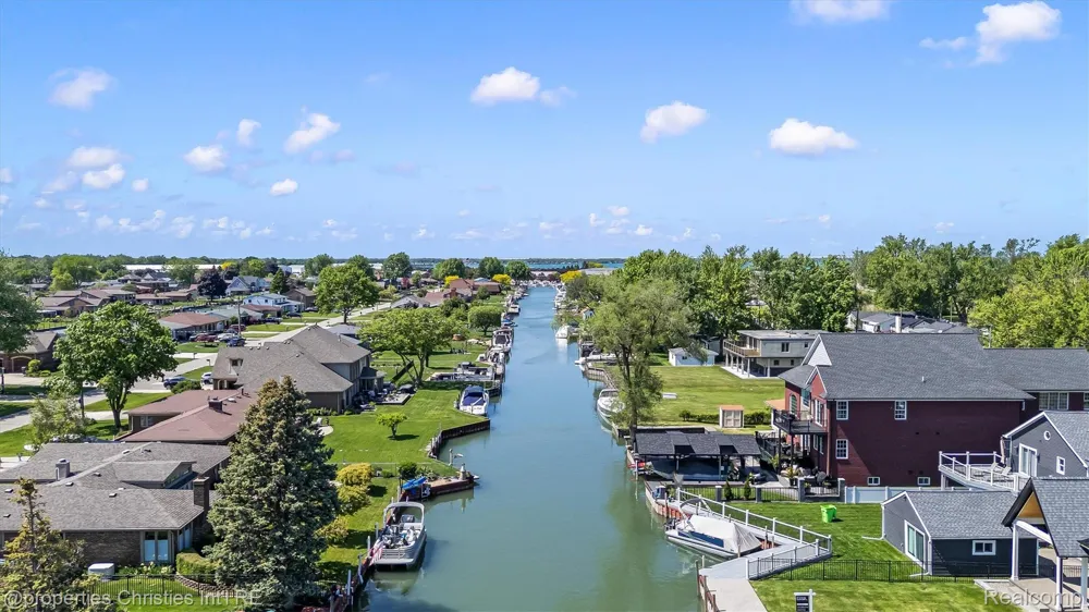 41245 Belvidere Street Harrison Charter Township, MI 48045