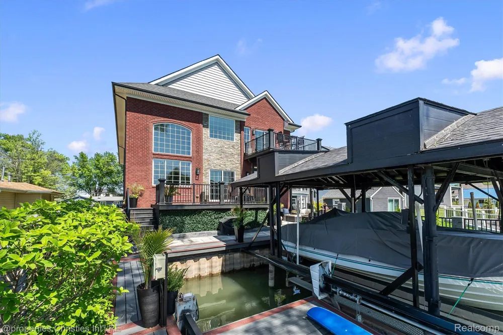 41245 Belvidere Street Harrison Charter Township, MI 48045