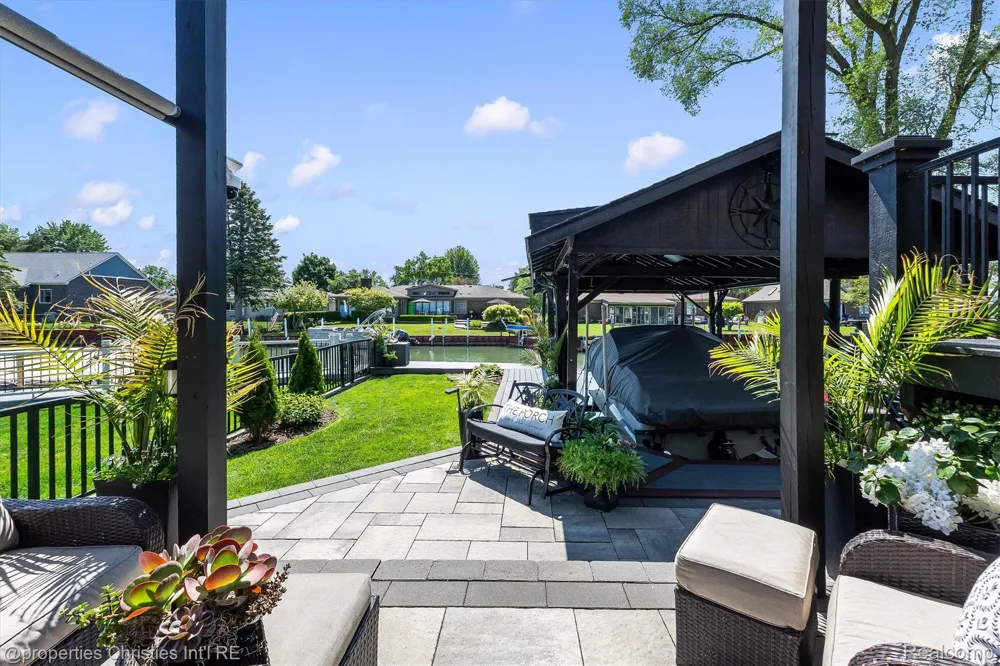 41245 Belvidere Street Harrison Charter Township, MI 48045