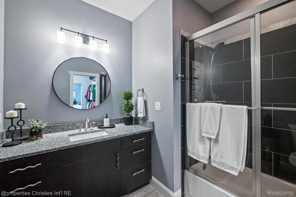 41245 Belvidere Street Harrison Charter Township, MI 48045