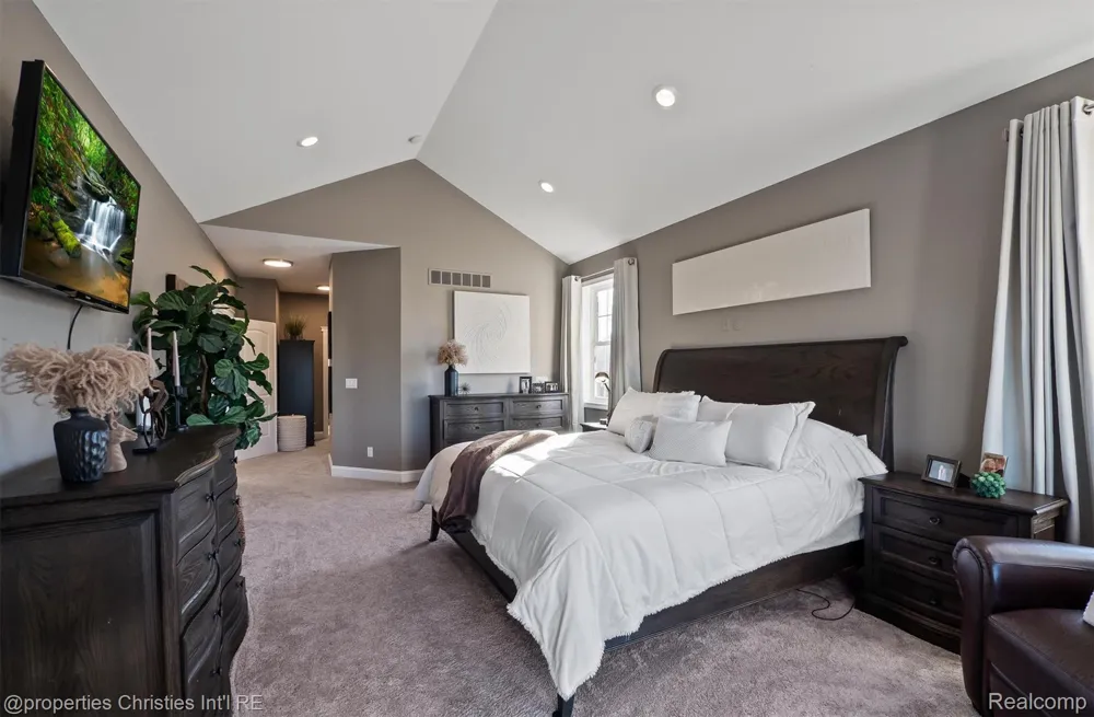 41245 Belvidere Street Harrison Charter Township, MI 48045