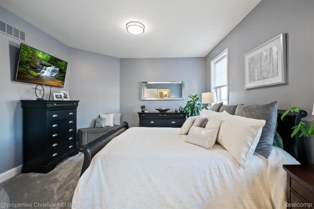 41245 Belvidere Street Harrison Charter Township, MI 48045