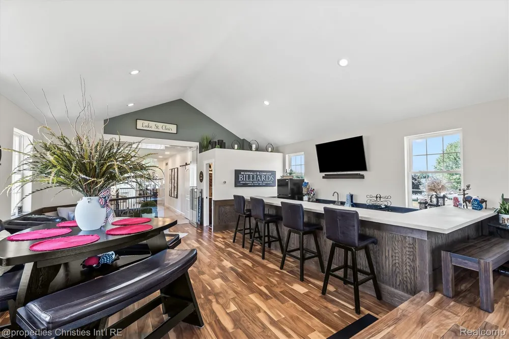 41245 Belvidere Street Harrison Charter Township, MI 48045