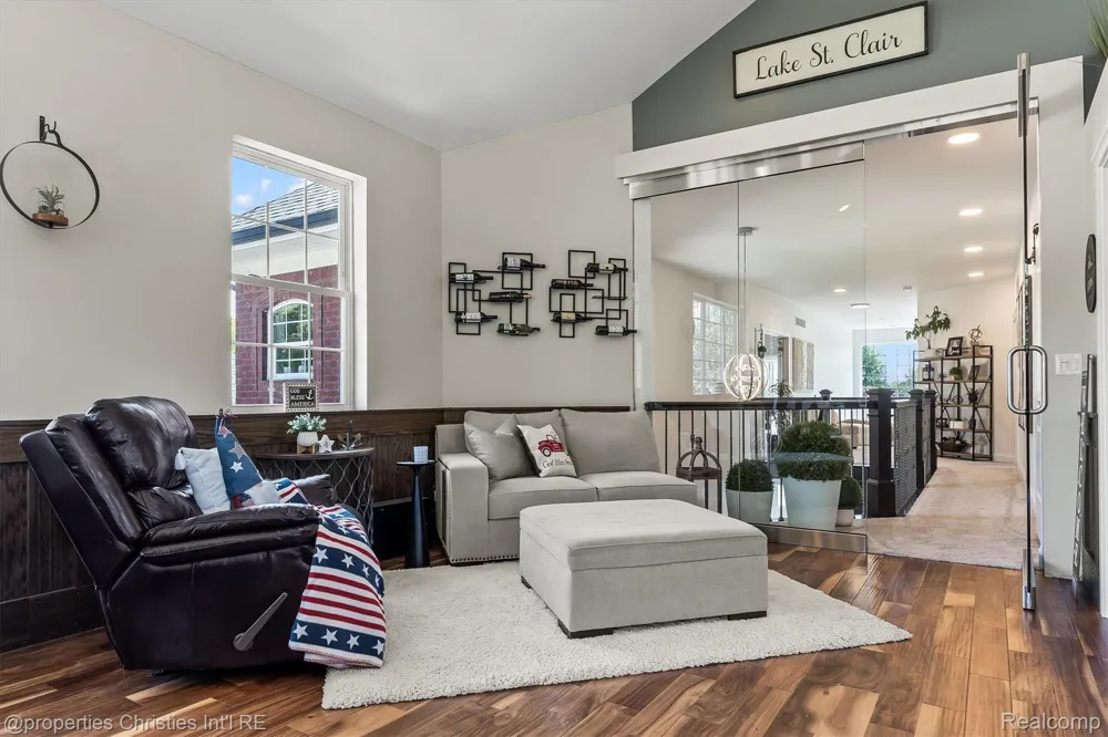 41245 Belvidere Street Harrison Charter Township, MI 48045