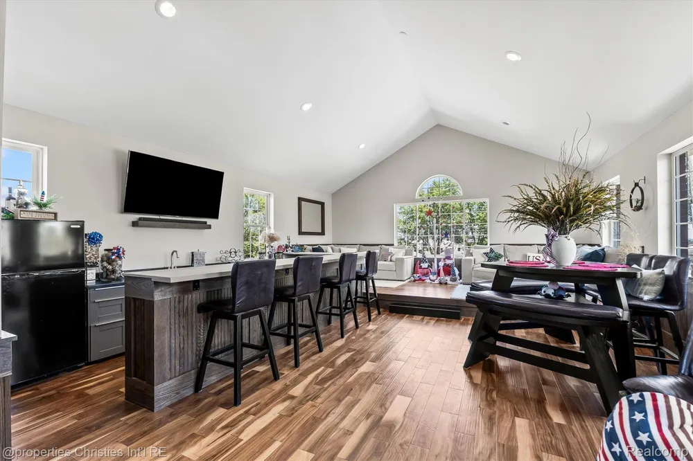 41245 Belvidere Street Harrison Charter Township, MI 48045