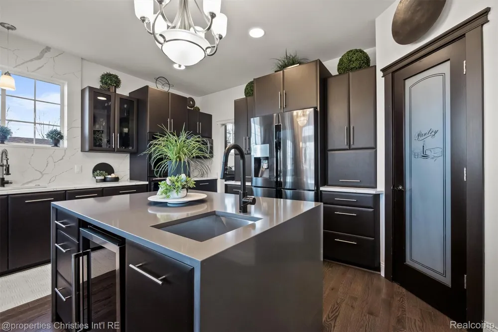41245 Belvidere Street Harrison Charter Township, MI 48045