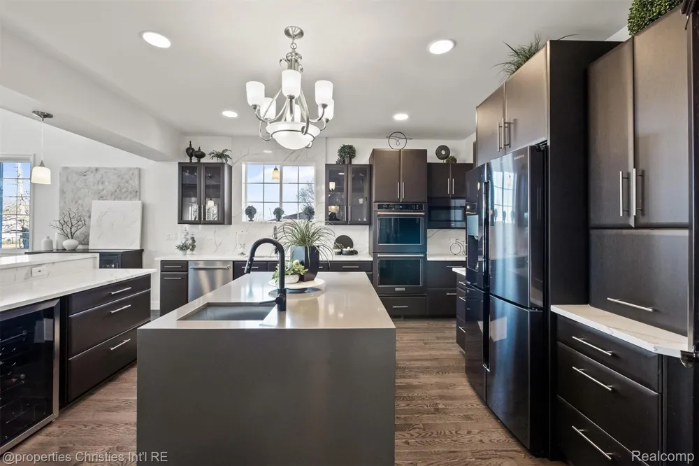 41245 Belvidere Street Harrison Charter Township, MI 48045