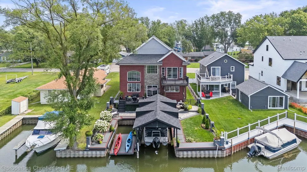 41245 Belvidere Street Harrison Charter Township, MI 48045