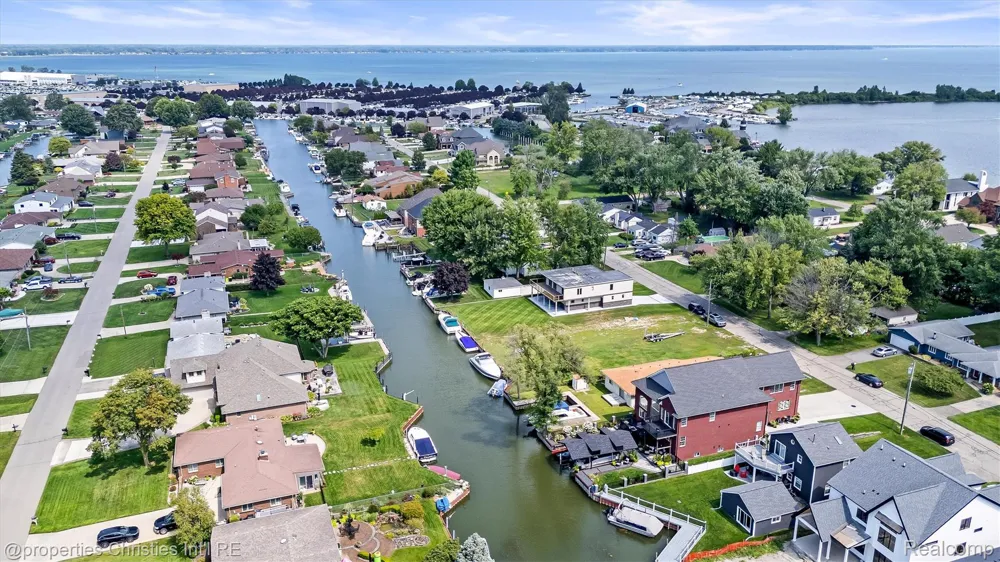 41245 Belvidere Street Harrison Charter Township, MI 48045