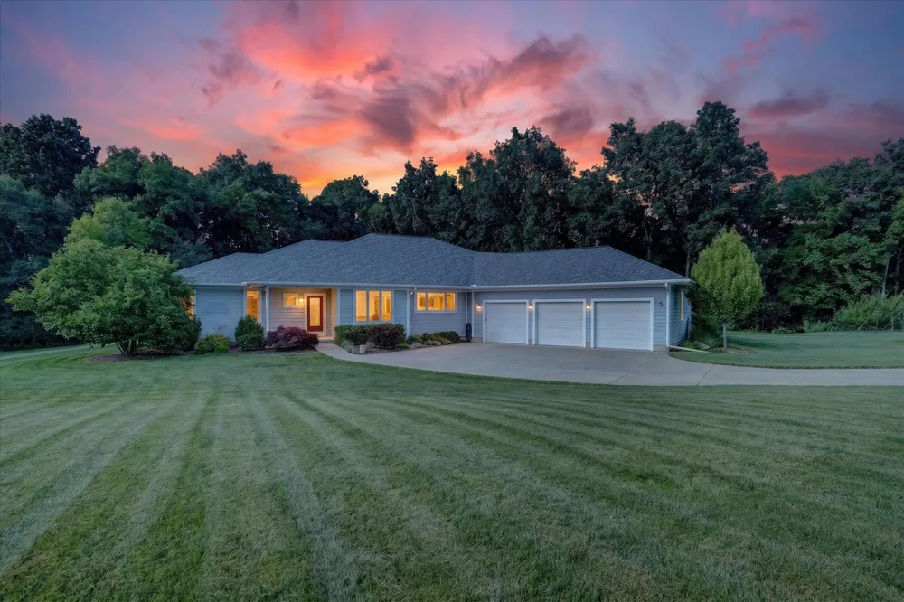 9348 Stoneview Lane Whitmore Lake, MI 48189