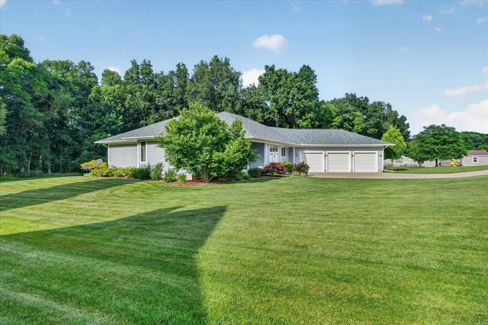 9348 Stoneview Lane Whitmore Lake, MI 48189