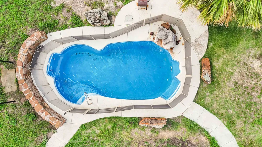 227 Henderson Lane Lockhart, TX 78644
