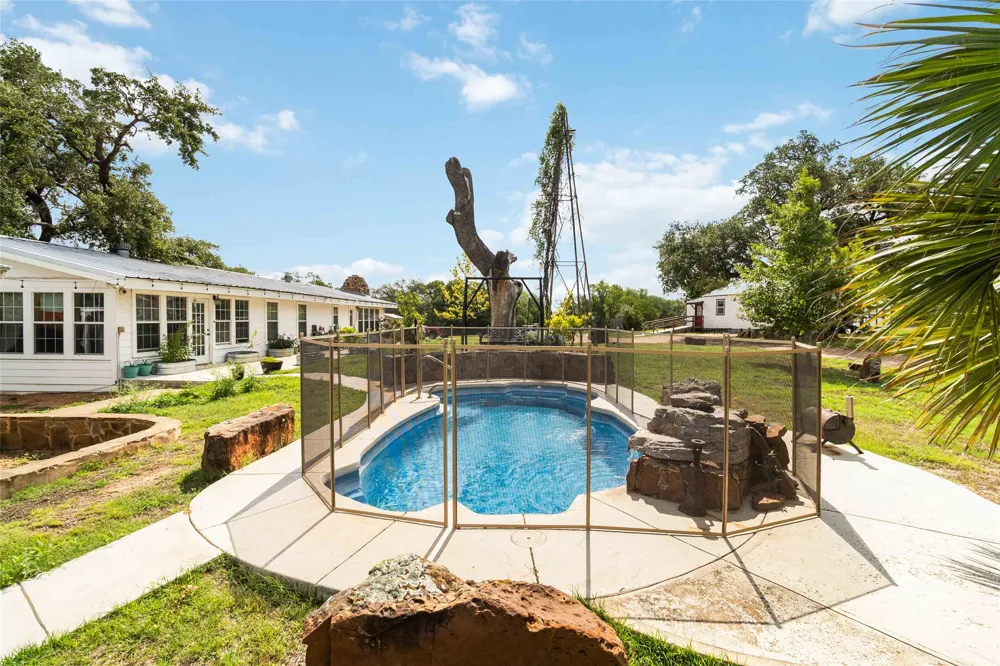 227 Henderson Lane Lockhart, TX 78644