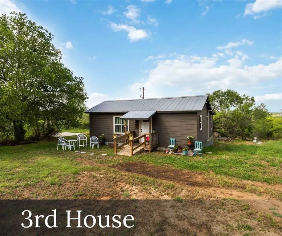 227 Henderson Lane Lockhart, TX 78644