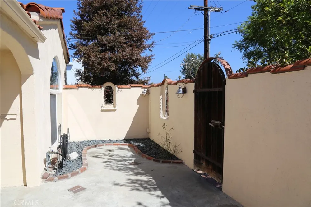 5315 Riverton Avenue North Hollywood, CA 91601