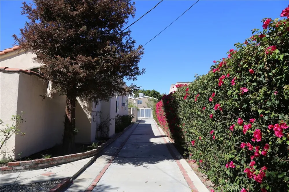 5315 Riverton Avenue North Hollywood, CA 91601