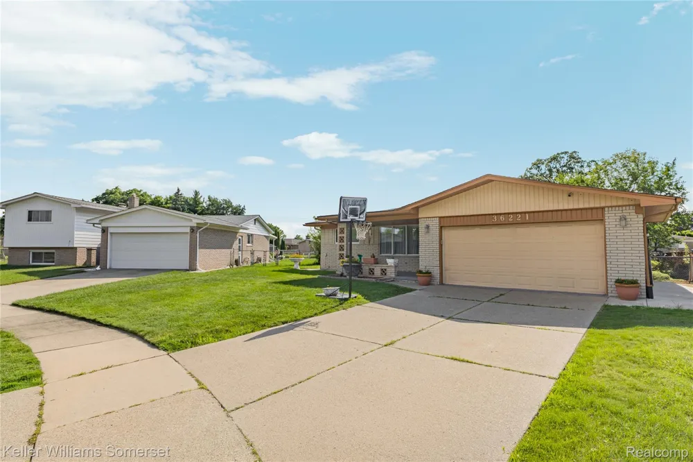 36221 Pickwick Court Sterling Heights City, MI 48310