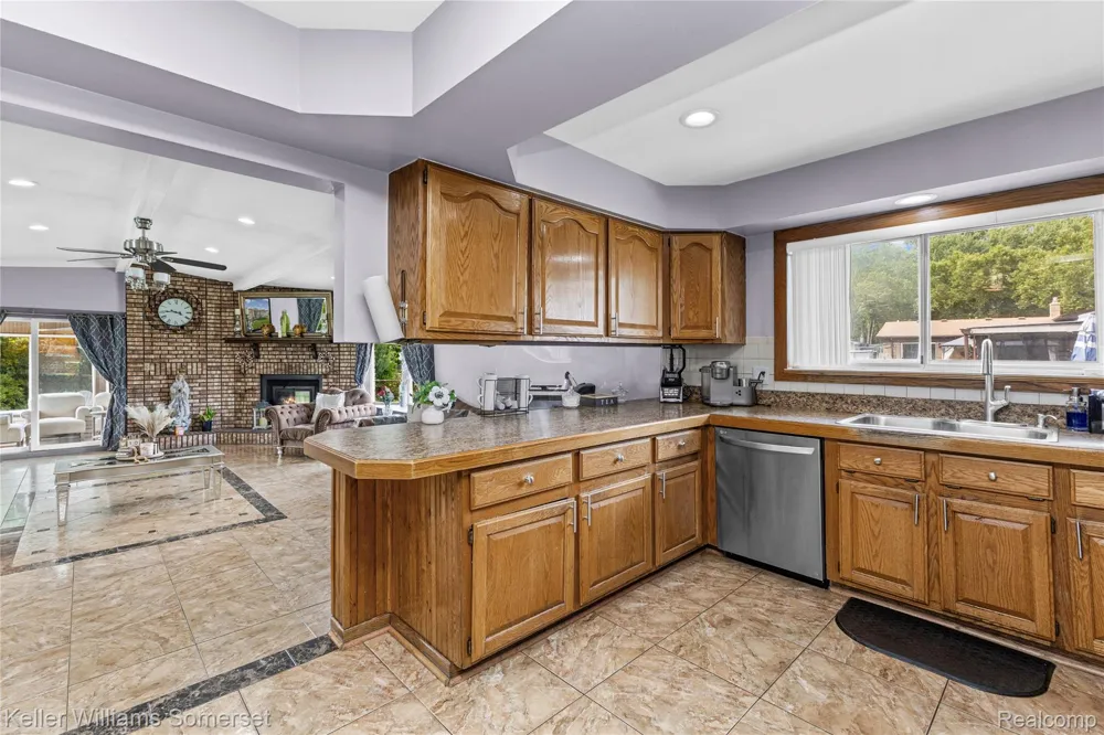 36221 Pickwick Court Sterling Heights City, MI 48310