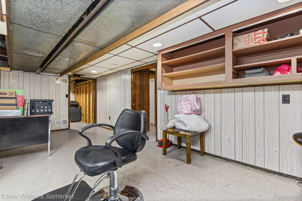 36221 Pickwick Court Sterling Heights City, MI 48310