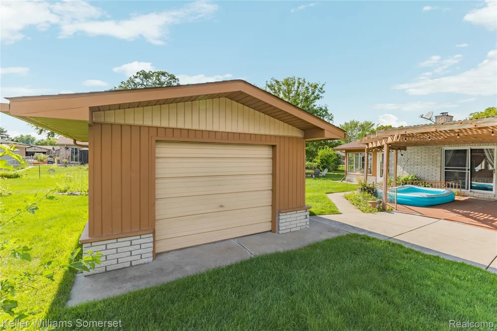 36221 Pickwick Court Sterling Heights City, MI 48310