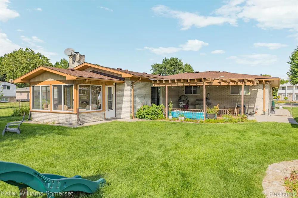 36221 Pickwick Court Sterling Heights City, MI 48310