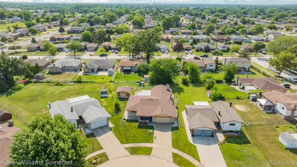 36221 Pickwick Court Sterling Heights City, MI 48310