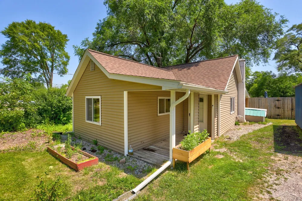 1177 S Poseyville Road Midland Charter Township, MI 48640
