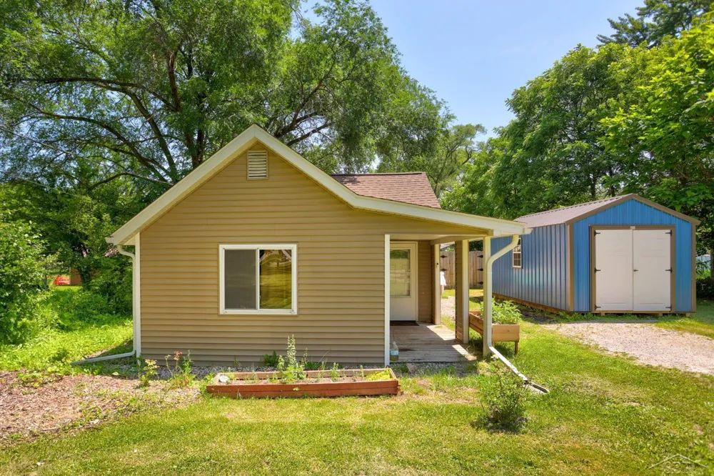 1177 S Poseyville Road Midland Charter Township, MI 48640