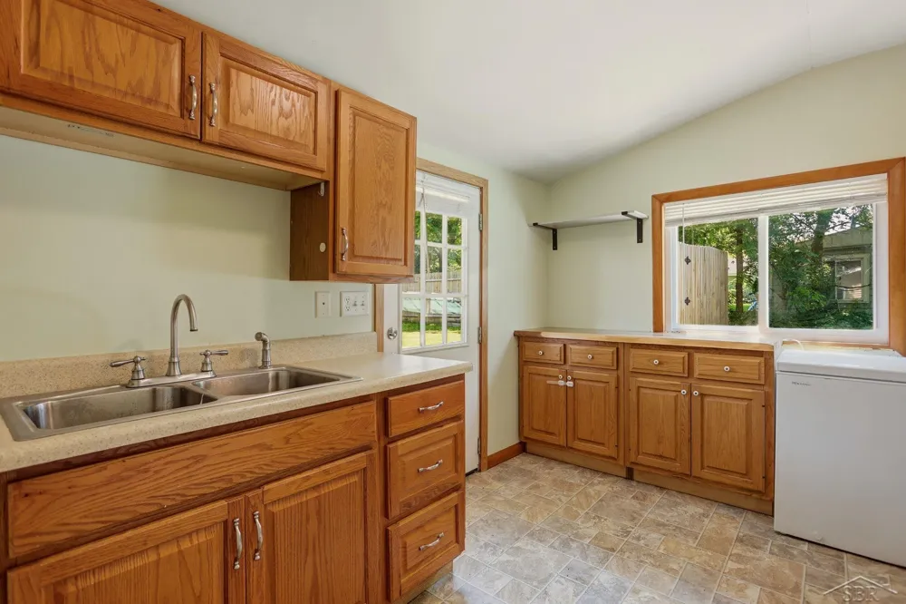 1177 S Poseyville Road Midland Charter Township, MI 48640
