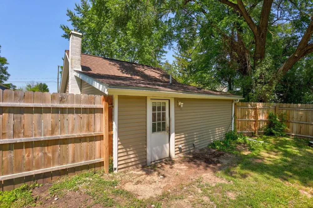 1177 S Poseyville Road Midland Charter Township, MI 48640