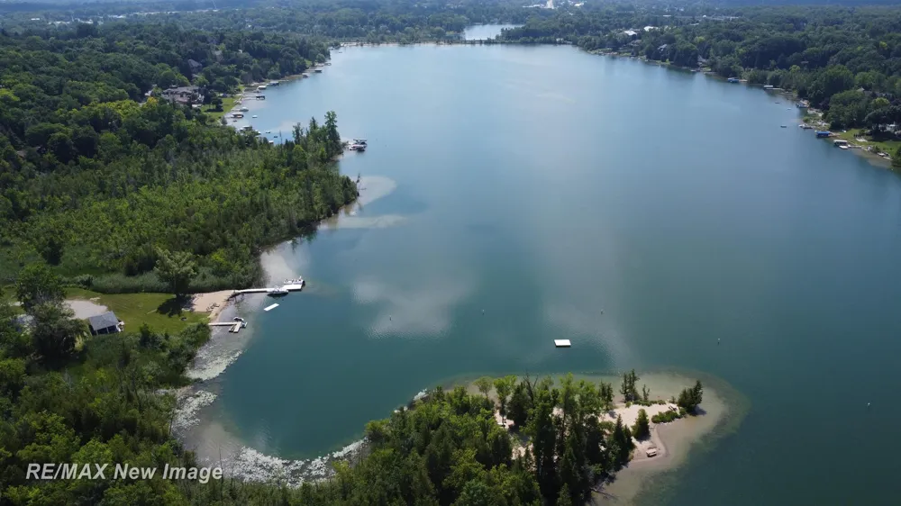 7190 Dark Lake Drive Clarkston City, MI 48346