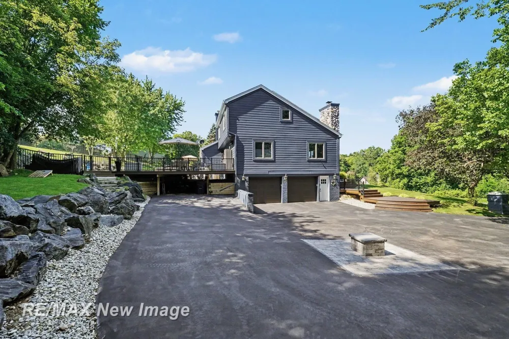 7190 Dark Lake Drive Clarkston City, MI 48346