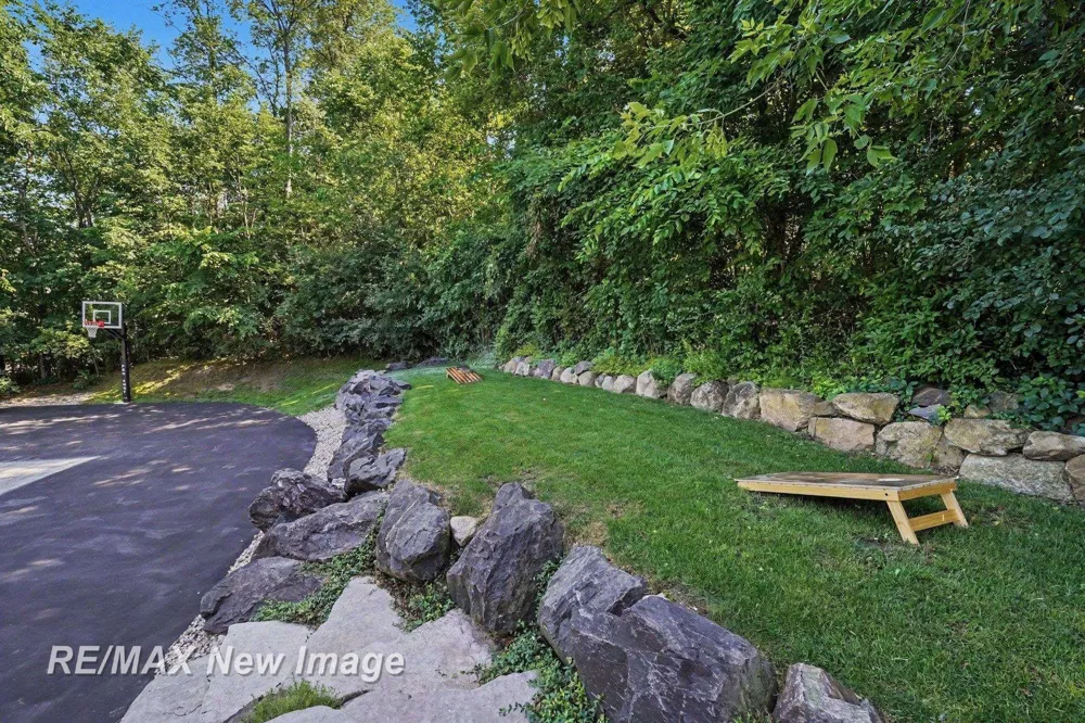 7190 Dark Lake Drive Clarkston City, MI 48346