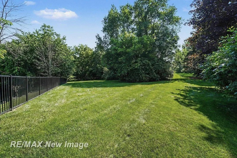 7190 Dark Lake Drive Clarkston City, MI 48346