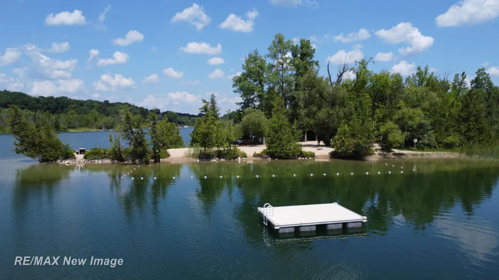 7190 Dark Lake Drive Clarkston City, MI 48346