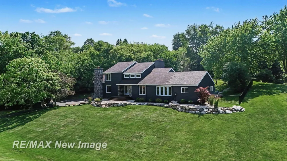 7190 Dark Lake Drive Clarkston City, MI 48346
