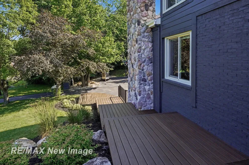 7190 Dark Lake Drive Clarkston City, MI 48346