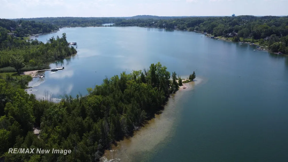 7190 Dark Lake Drive Clarkston City, MI 48346