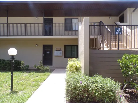 4016 OAKVIEW DRIVE #J8