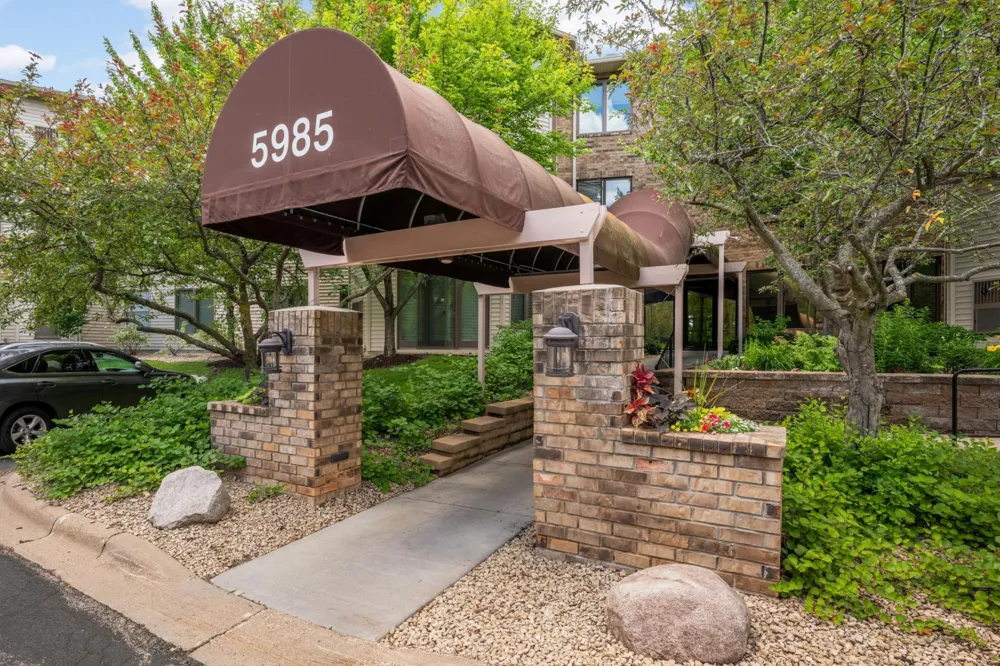 5985 Rowland Road #302 Minnetonka, MN 55343