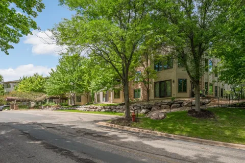 5985 Rowland Road #302